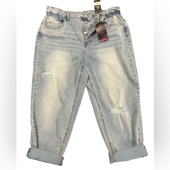 Stylish Women's Blue distressed Jeans, No boundaries mom jeans, size 17, NWT - Picture 3 of 5